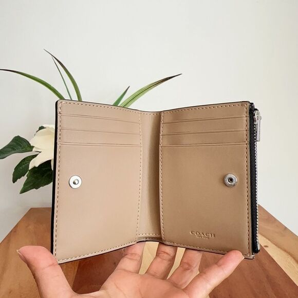 NWT Coach Bifold Wallet In Signature Canvas‎ - Picture 4 of 6